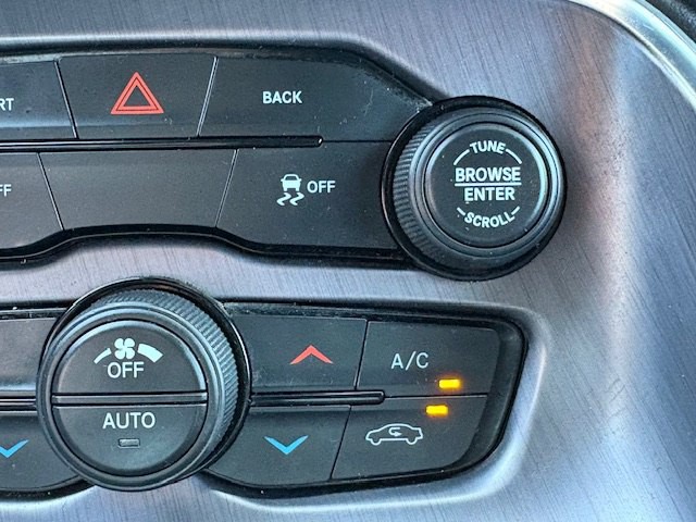 2016 Dodge Challenger Image 21