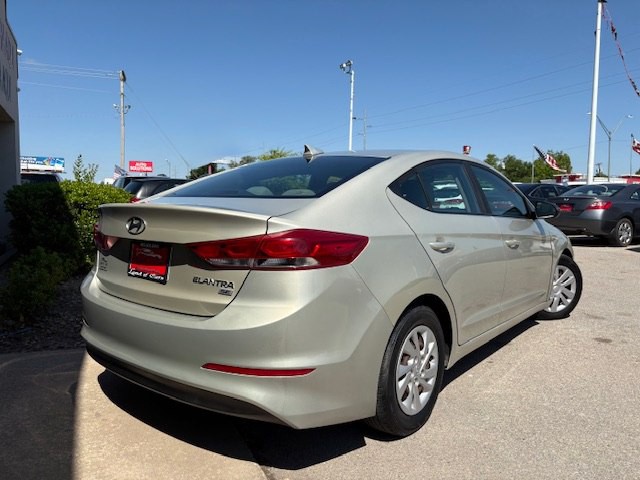 2017 Hyundai Elantra Image 4