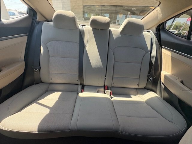 2017 Hyundai Elantra Image 29