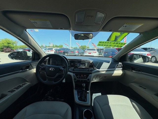 2017 Hyundai Elantra Image 30