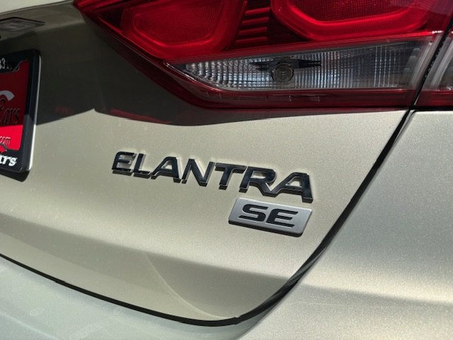 2017 Hyundai Elantra Image 32