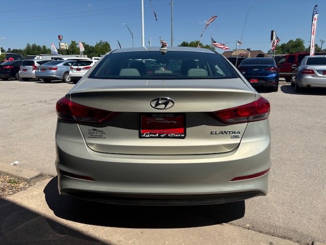 2017 Hyundai Elantra Image 38