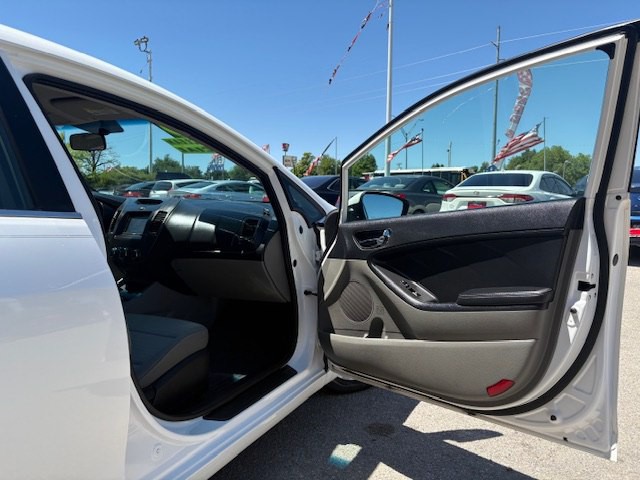2015 Kia Forte Image 5