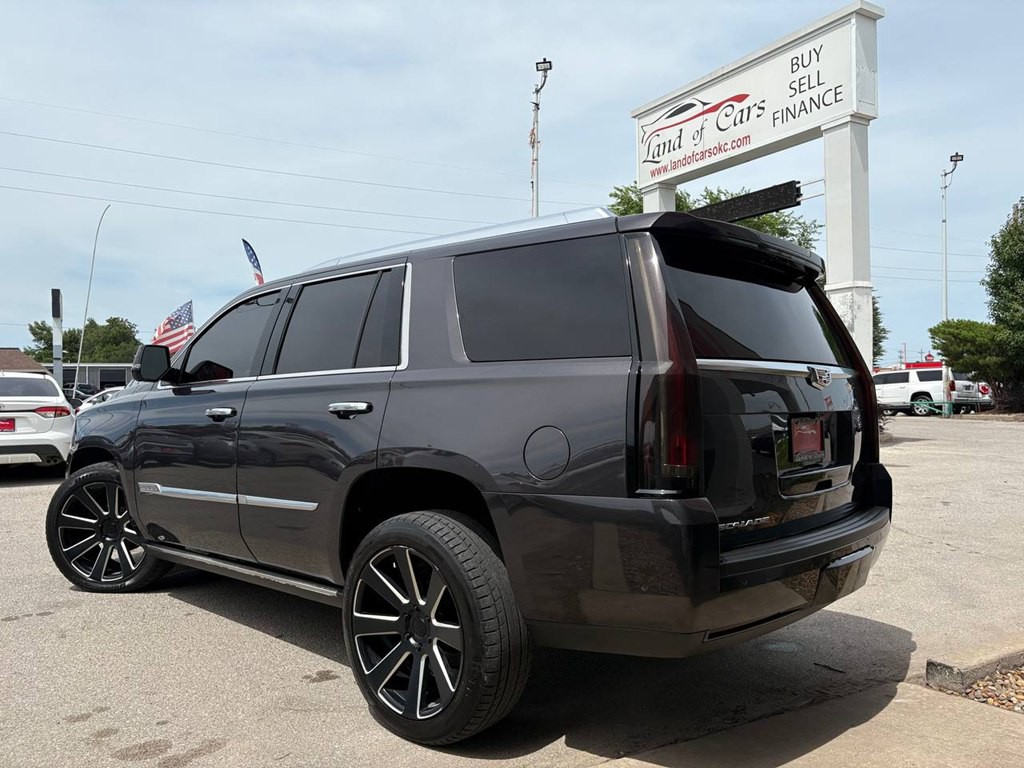 2018 Cadillac Escalade Image 2
