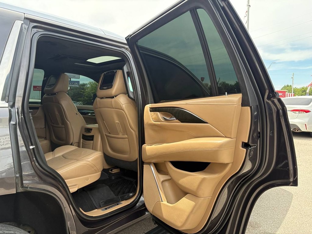2018 Cadillac Escalade Image 11