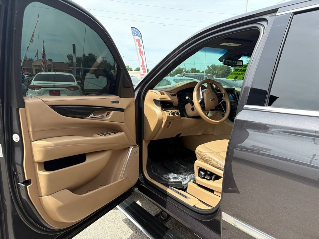 2018 Cadillac Escalade Image 17