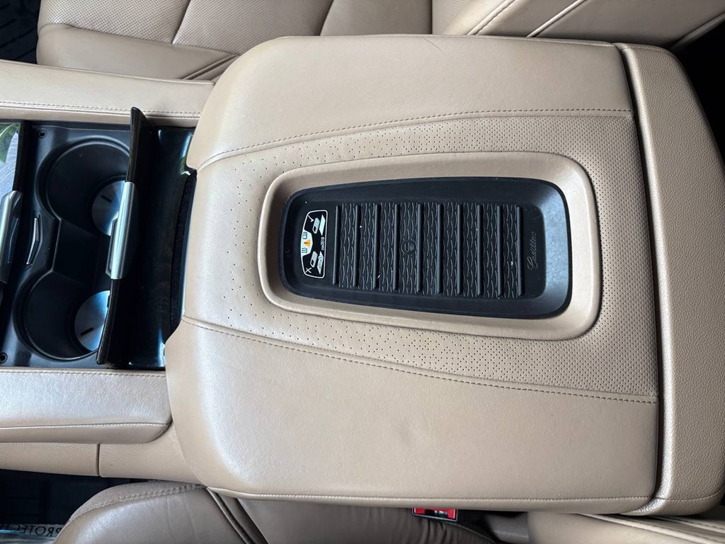 2018 Cadillac Escalade Image 32