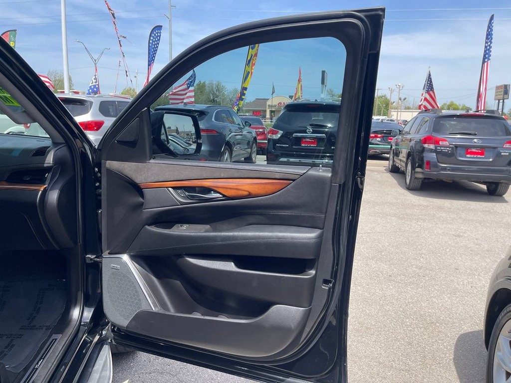 2016 Cadillac Escalade Image 6