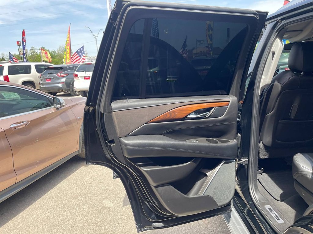 2016 Cadillac Escalade Image 9