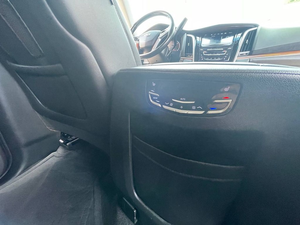 2016 Cadillac Escalade Image 28