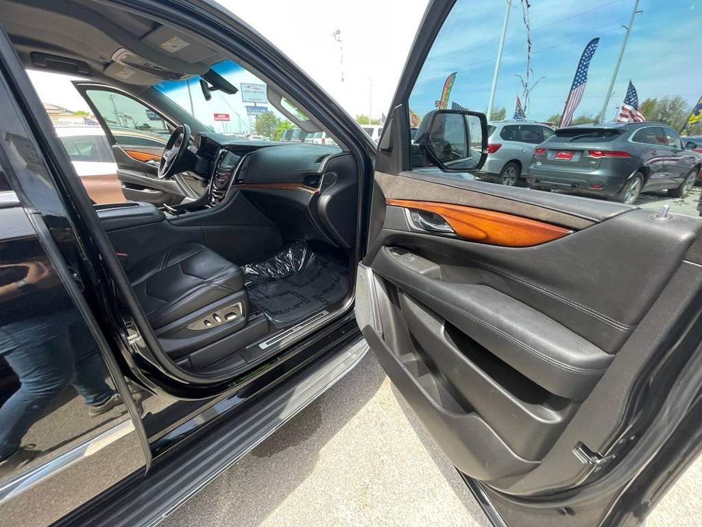 2016 Cadillac Escalade Image 31