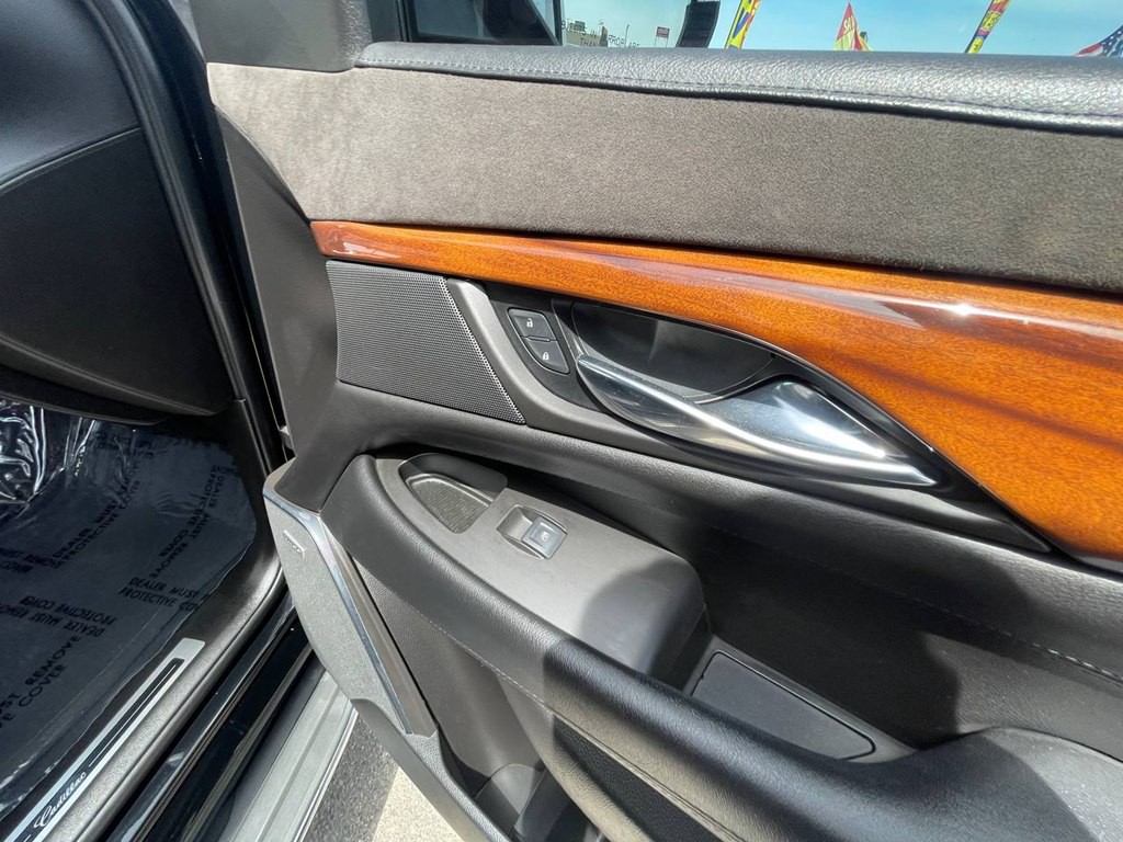 2016 Cadillac Escalade Image 32