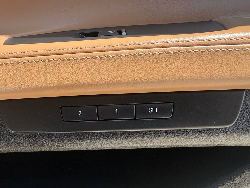 2015 BMW 7 Series Image 8