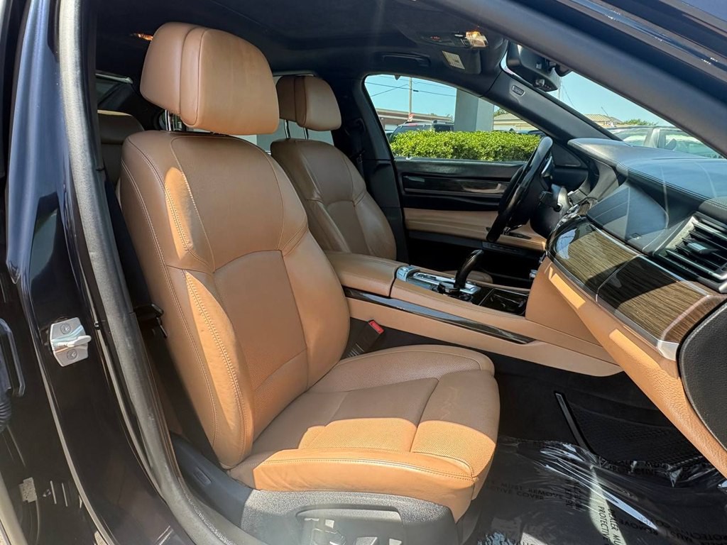 2015 BMW 7 Series Image 11