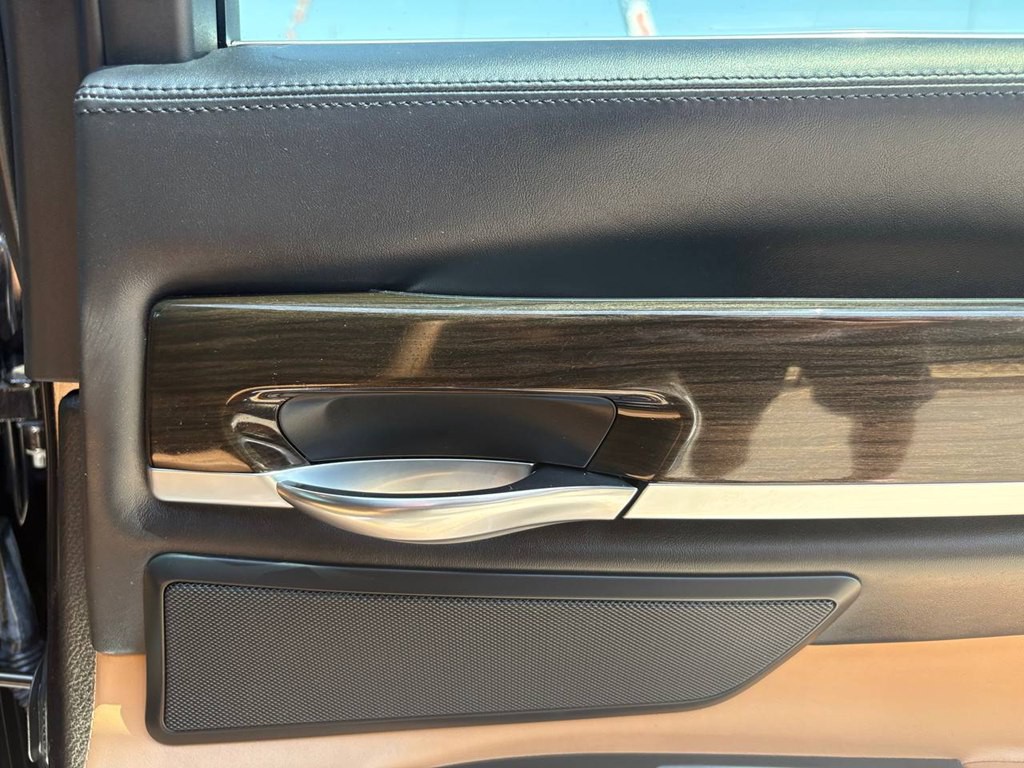 2015 BMW 7 Series Image 13