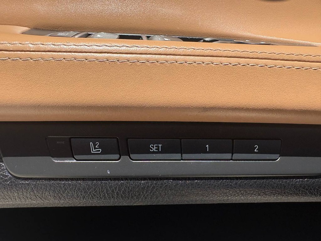 2015 BMW 7 Series Image 21