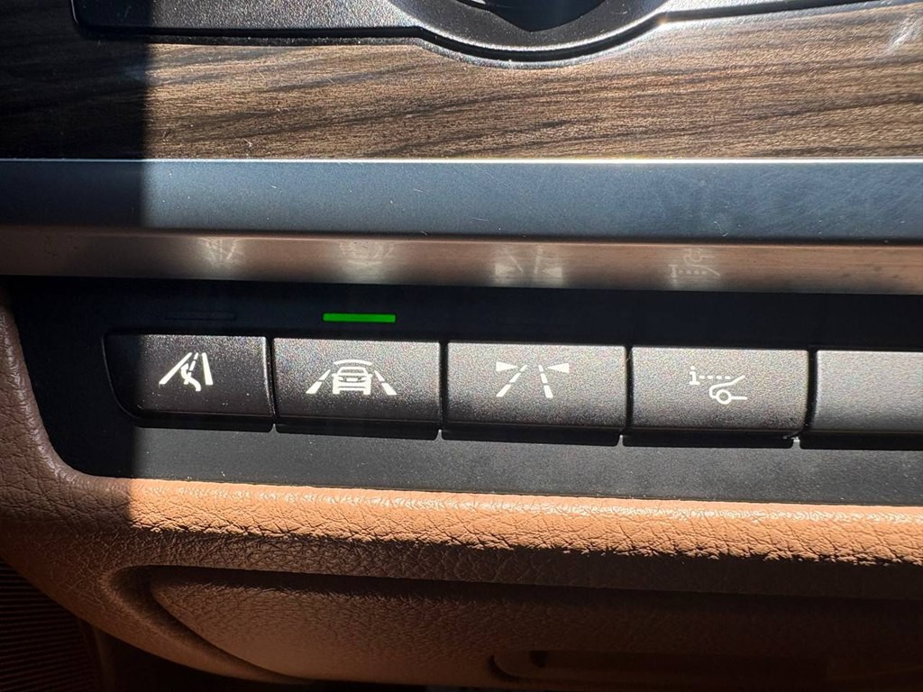 2015 BMW 7 Series Image 25