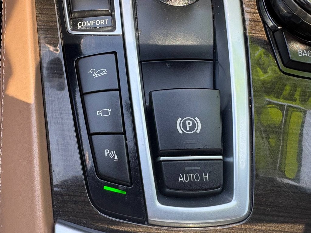 2015 BMW 7 Series Image 34