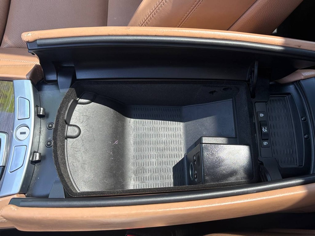 2015 BMW 7 Series Image 35