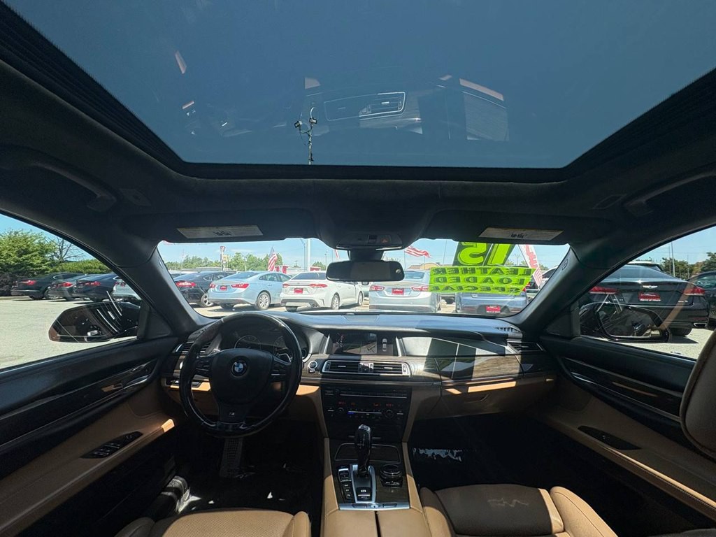 2015 BMW 7 Series Image 38