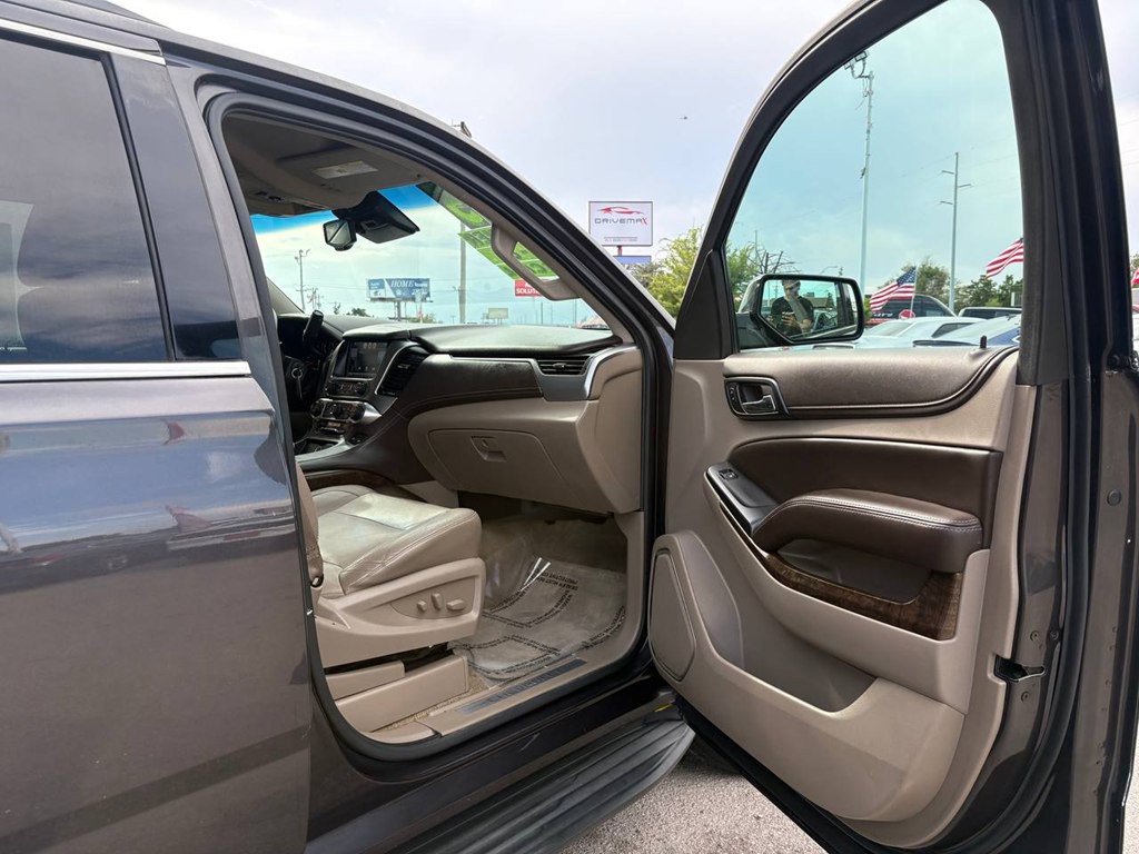 2015 Chevrolet Suburban Image 5