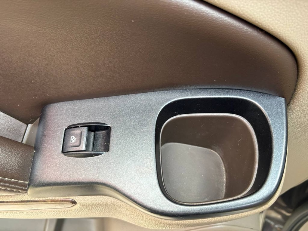 2015 Chevrolet Suburban Image 14