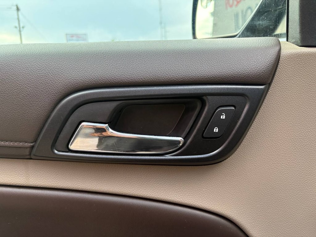 2015 Chevrolet Suburban Image 16
