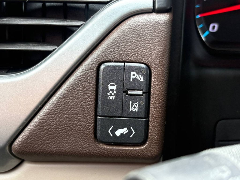 2015 Chevrolet Suburban Image 21