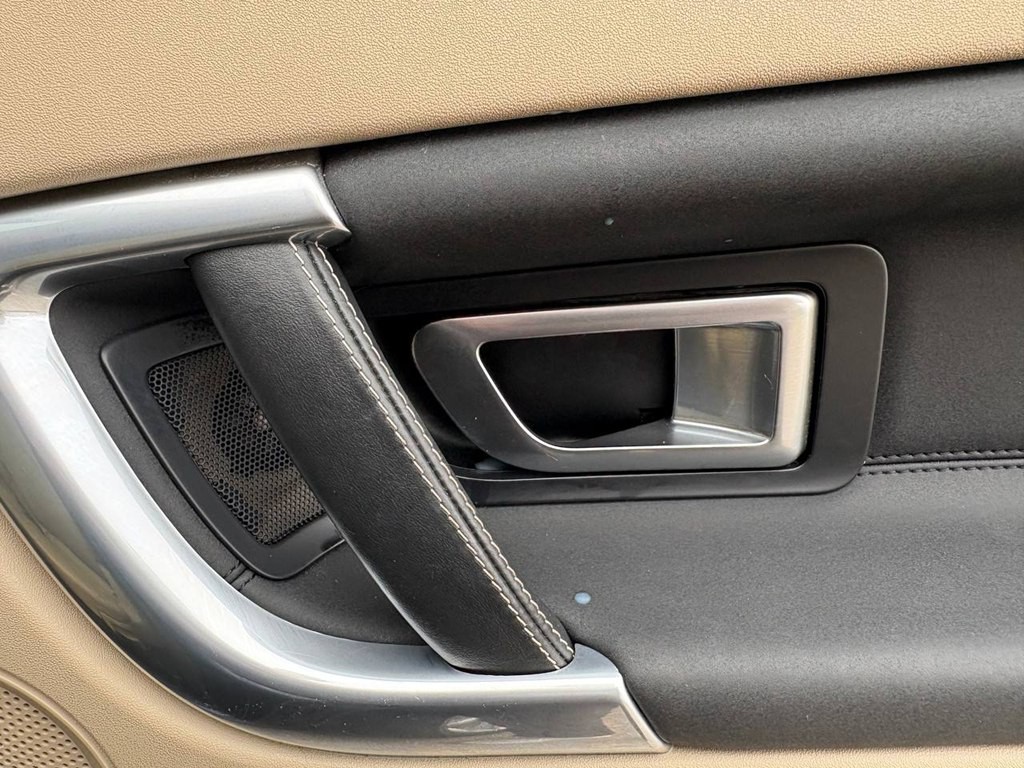 2016 Land Rover Discovery Sport Image 12