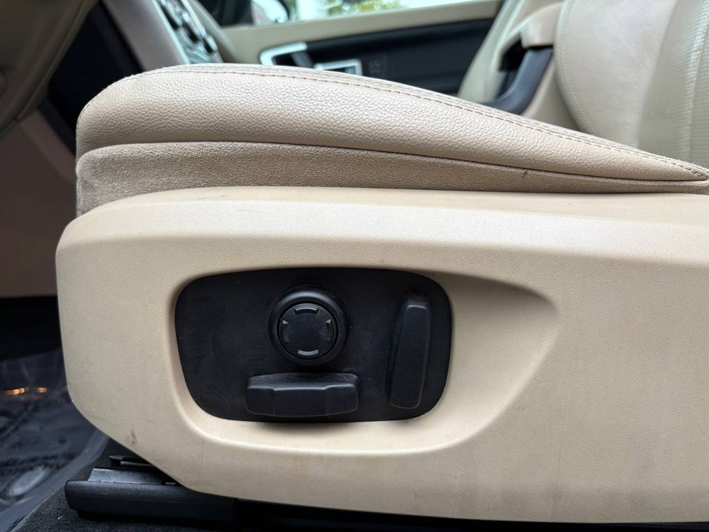2016 Land Rover Discovery Sport Image 19