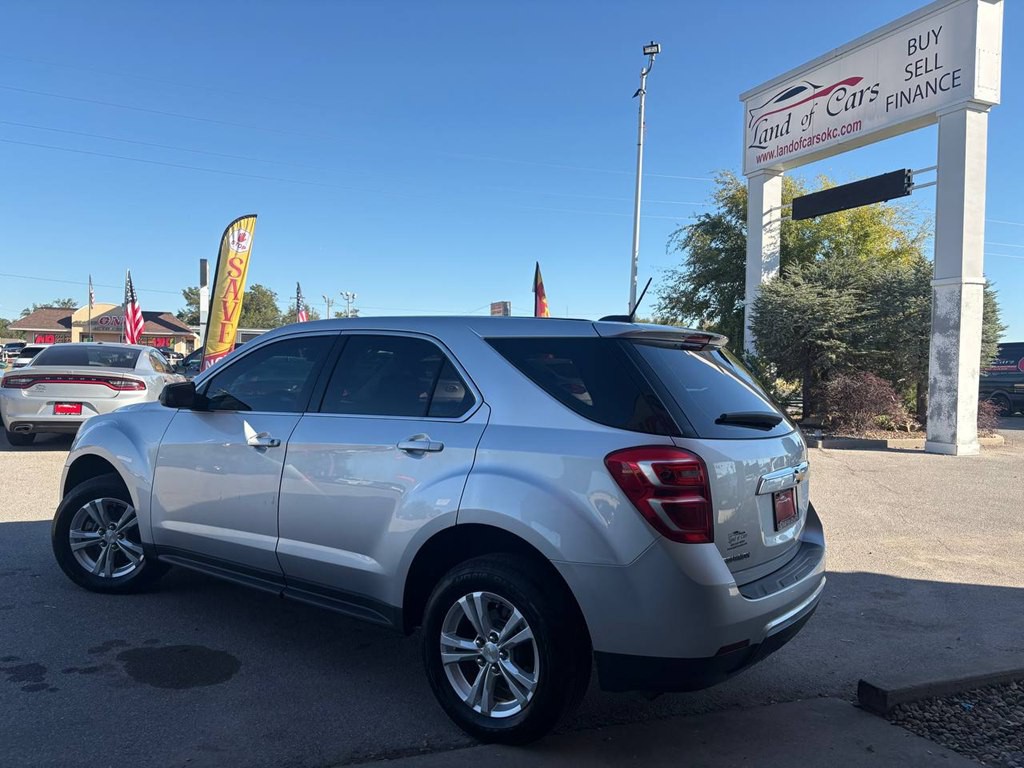 2017 Chevrolet Equinox Image 2