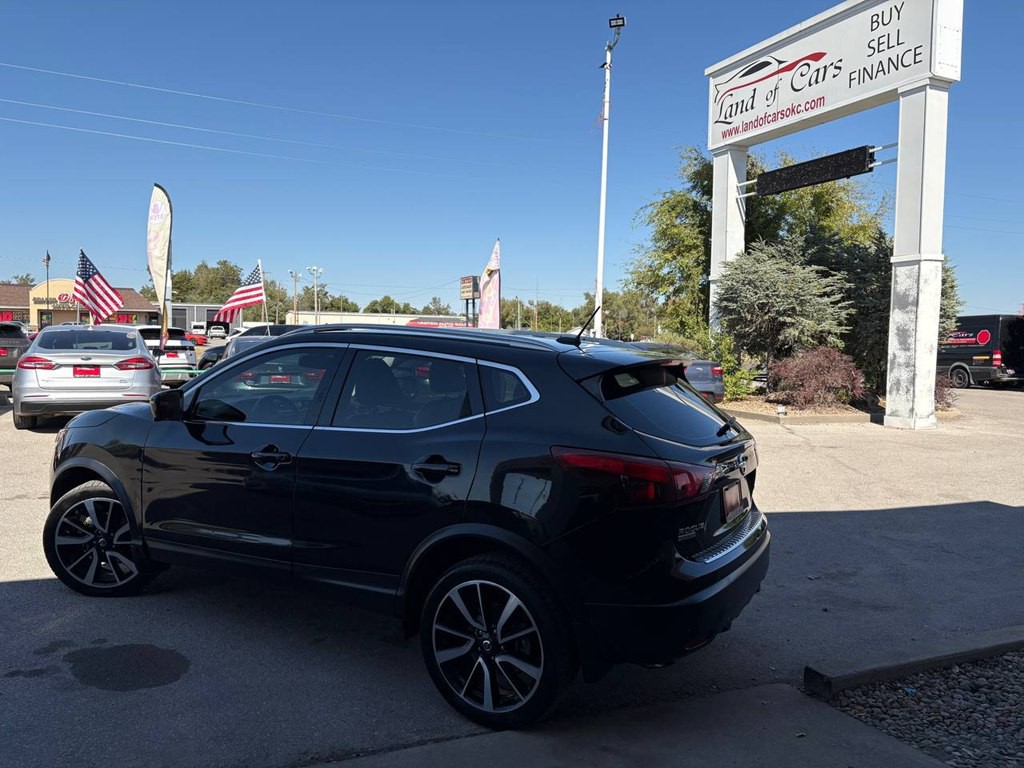 2019 Nissan Rogue Image 2