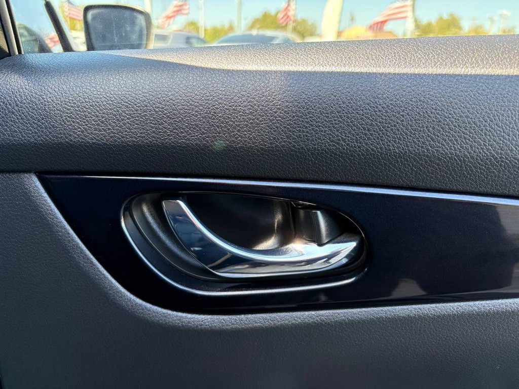 2019 Nissan Rogue Image 10