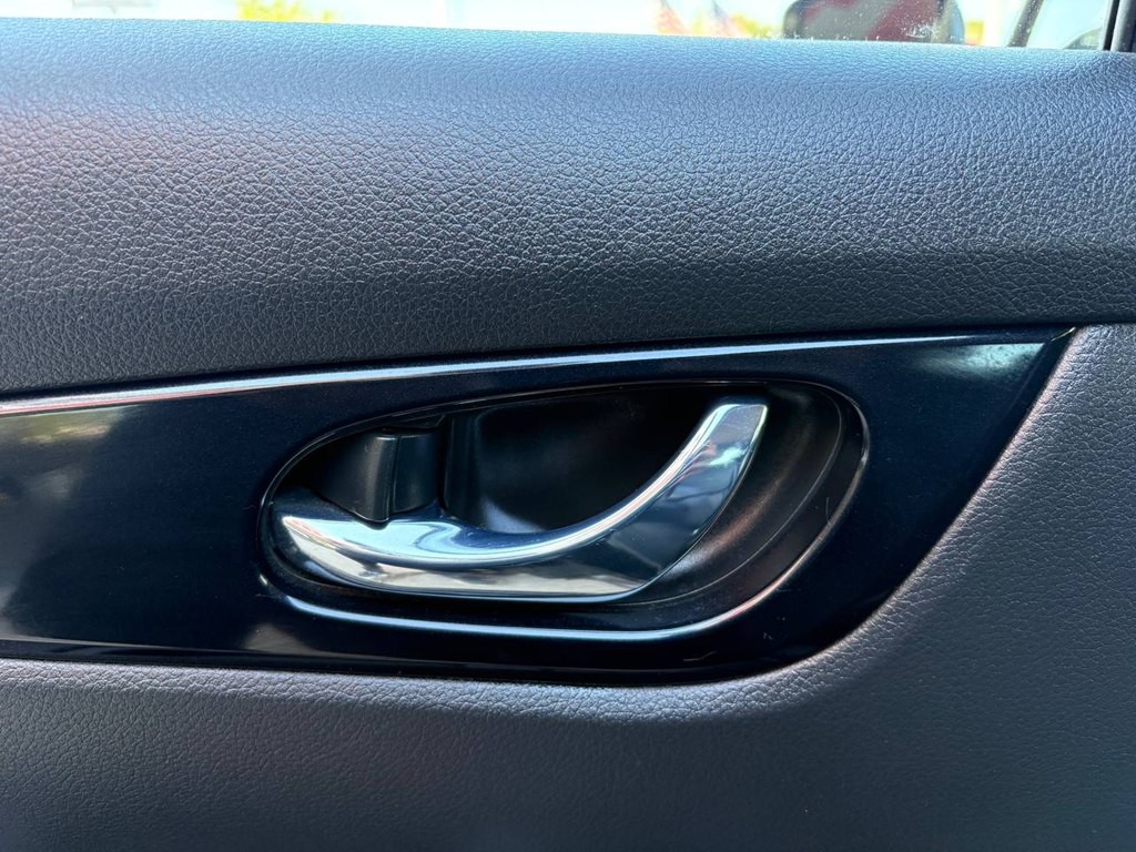 2019 Nissan Rogue Image 13