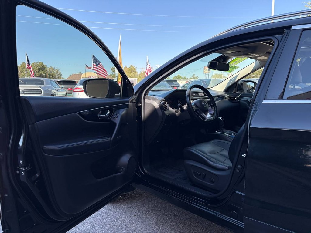 2019 Nissan Rogue Image 15