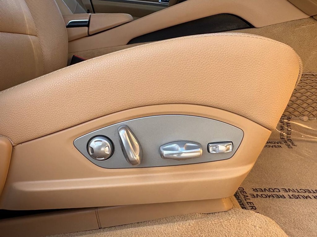 2014 Porsche Panamera Image 9