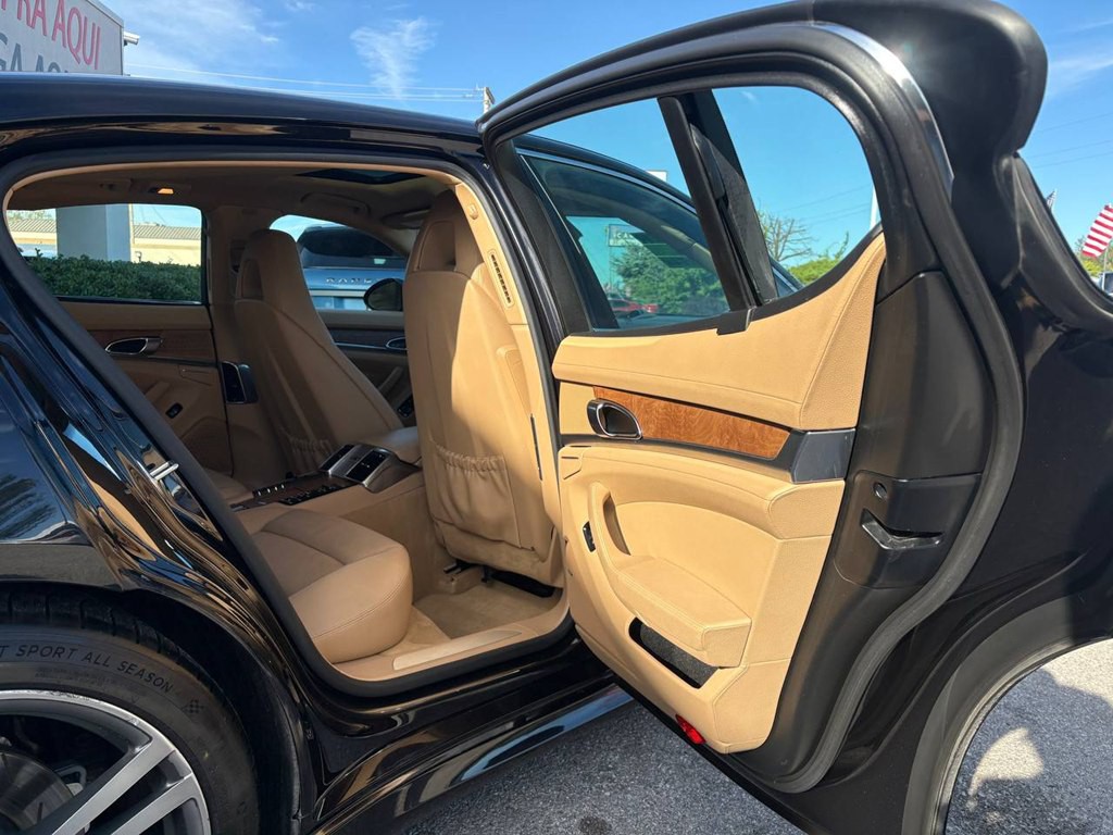 2014 Porsche Panamera Image 12