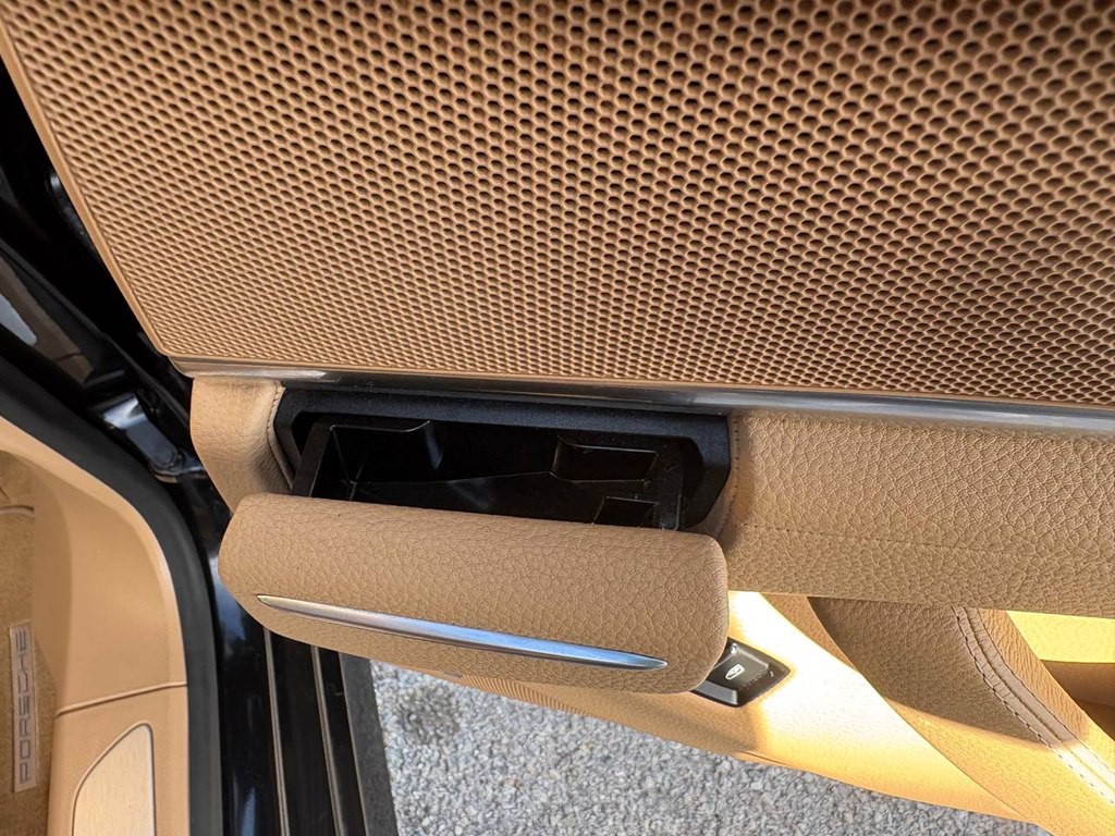 2014 Porsche Panamera Image 14