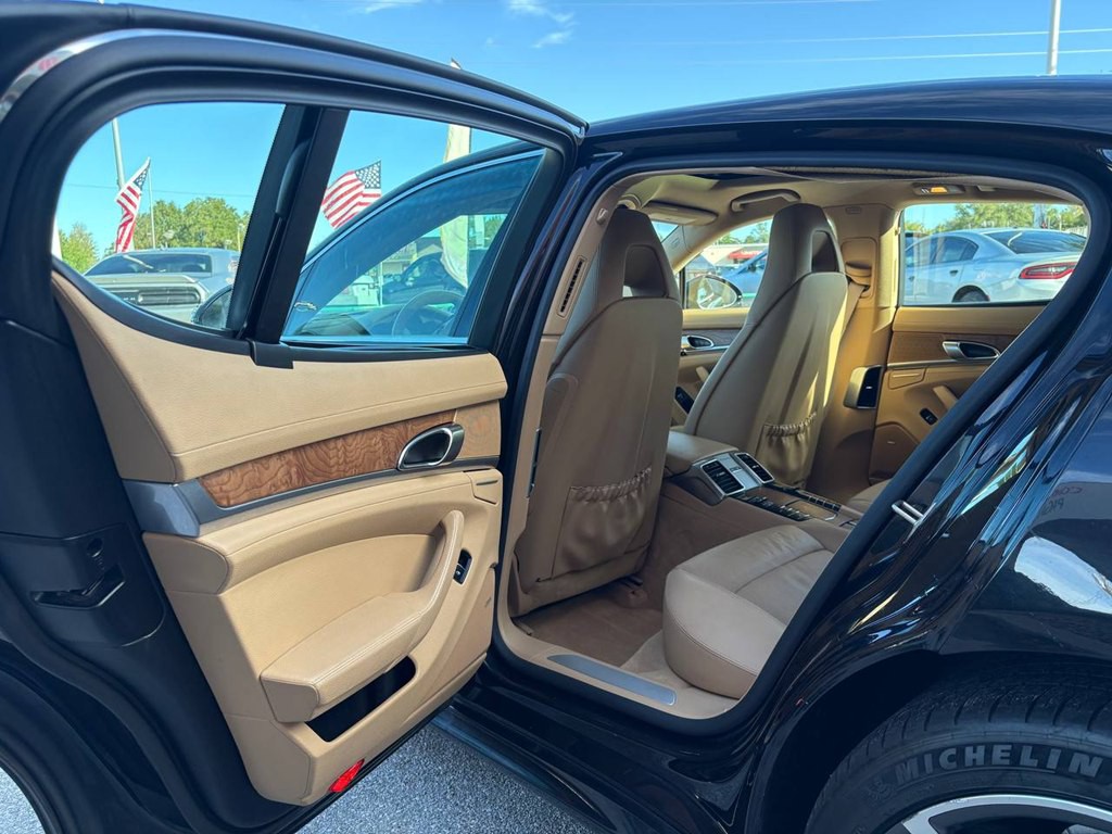 2014 Porsche Panamera Image 16