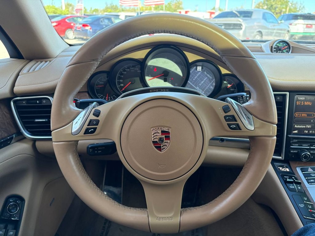 2014 Porsche Panamera Image 25
