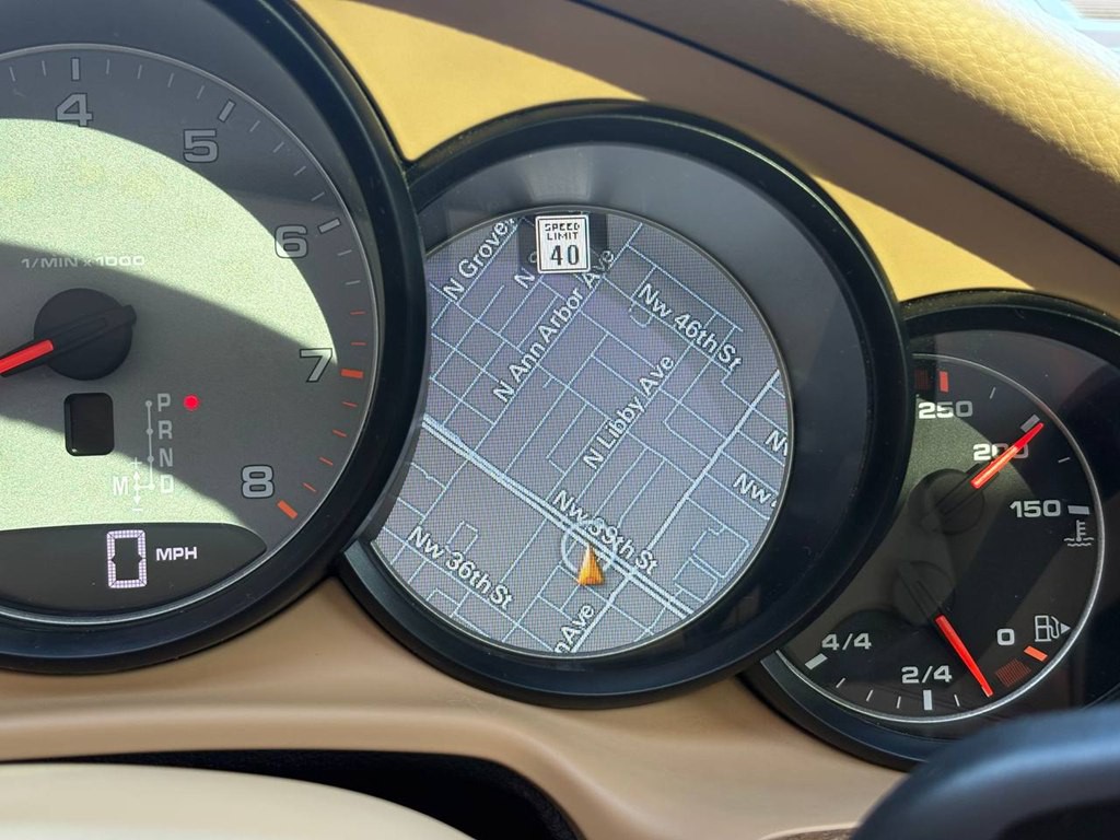 2014 Porsche Panamera Image 26