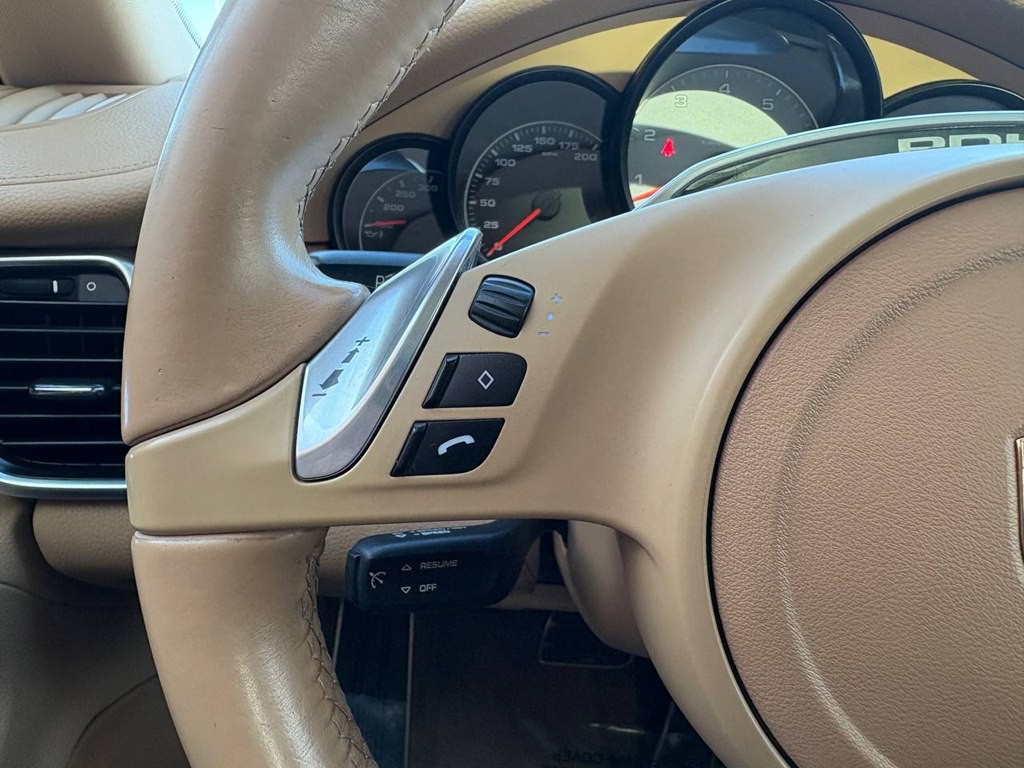 2014 Porsche Panamera Image 27
