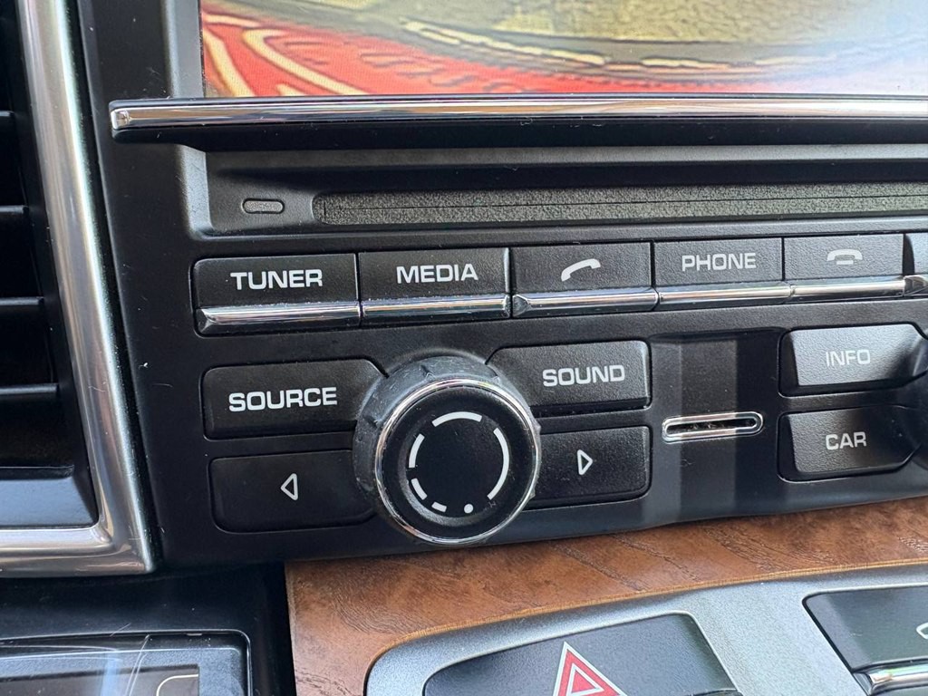 2014 Porsche Panamera Image 32