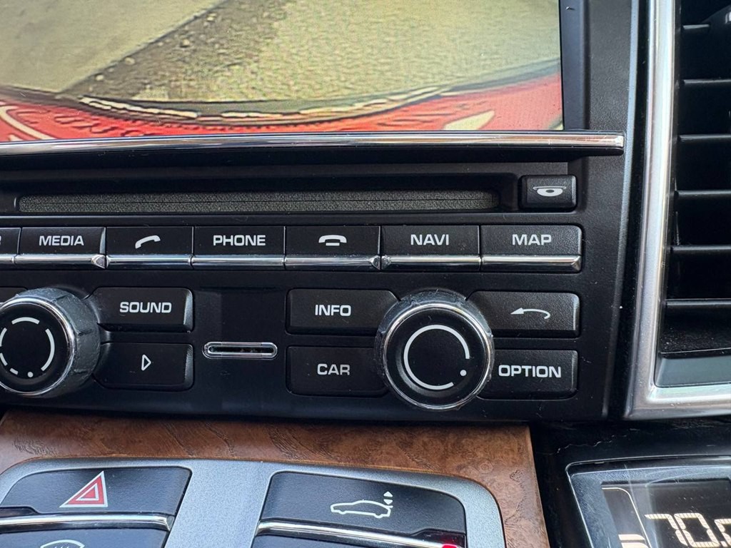 2014 Porsche Panamera Image 33