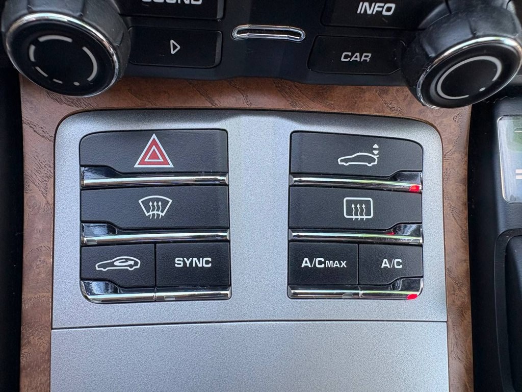 2014 Porsche Panamera Image 34