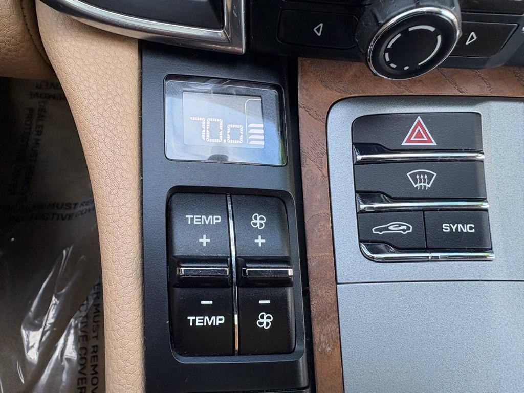 2014 Porsche Panamera Image 35