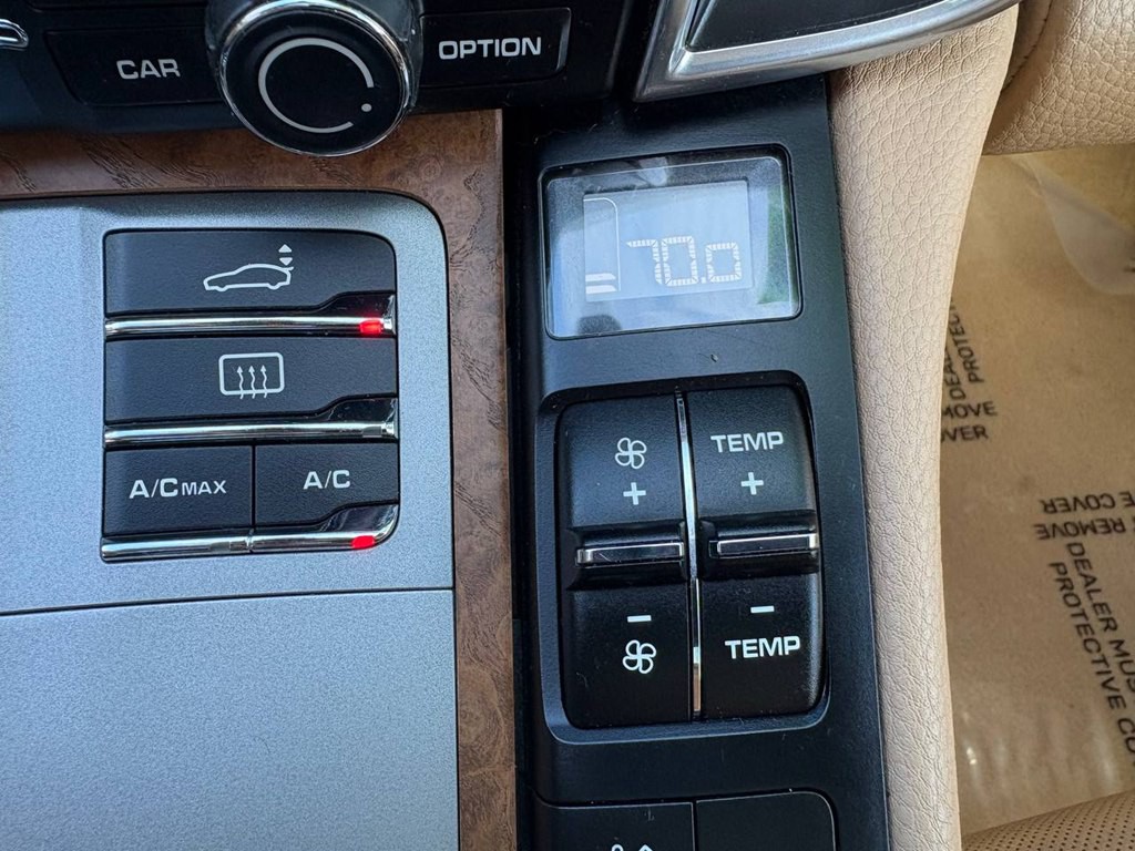 2014 Porsche Panamera Image 36