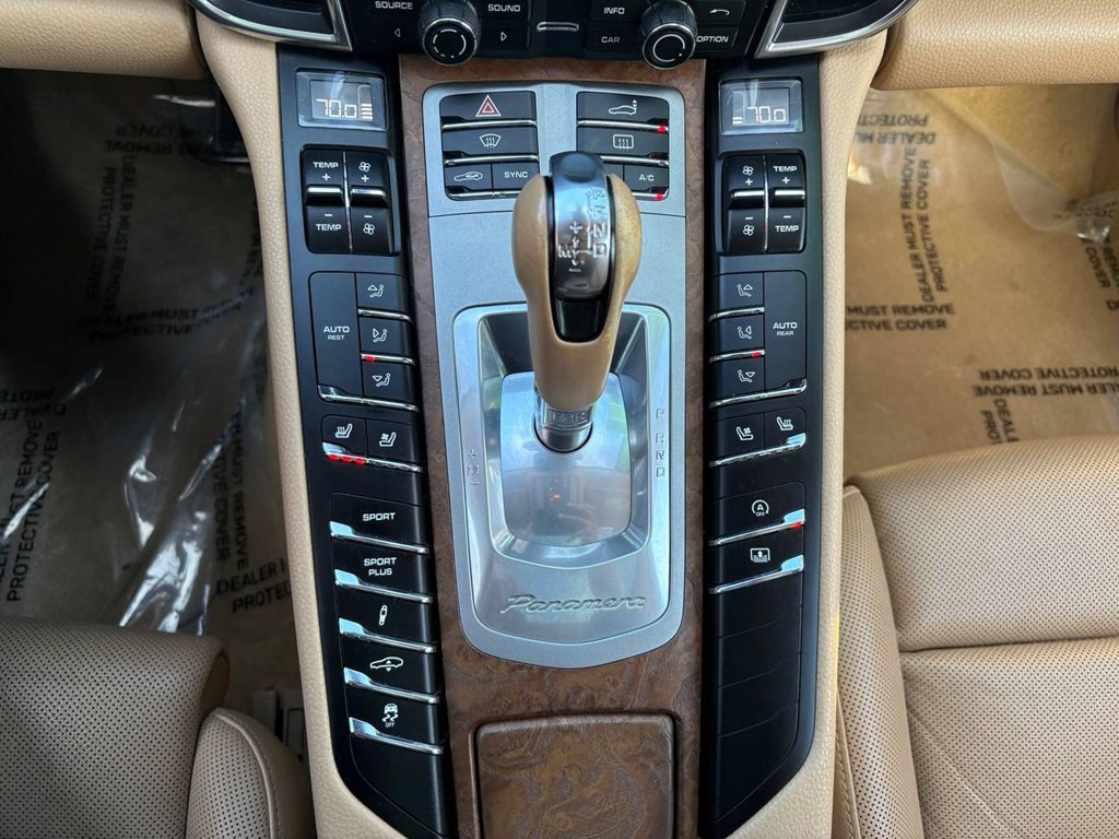 2014 Porsche Panamera Image 37