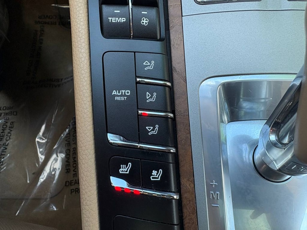 2014 Porsche Panamera Image 38