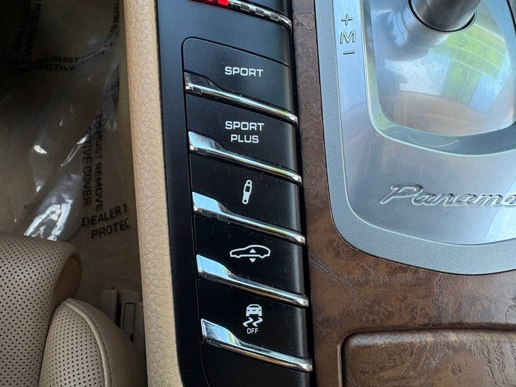 2014 Porsche Panamera Image 40